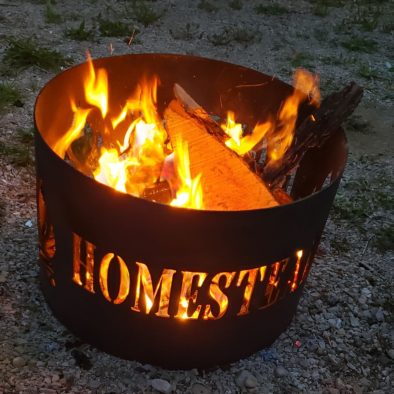 Fire pit at cabin close to Southampton beaches
