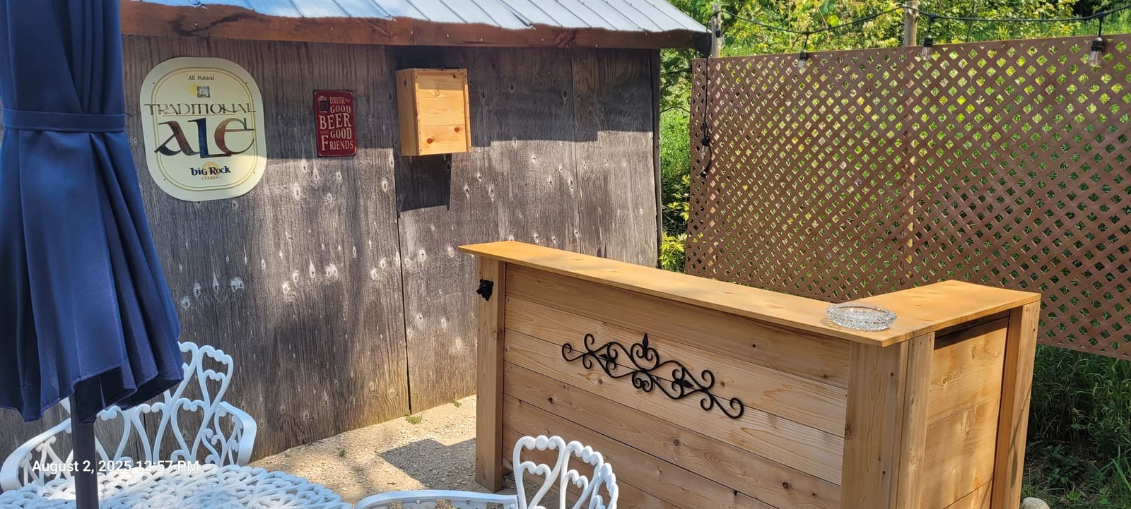 Outdoor bar at cabin near Blue Mountain ski resort